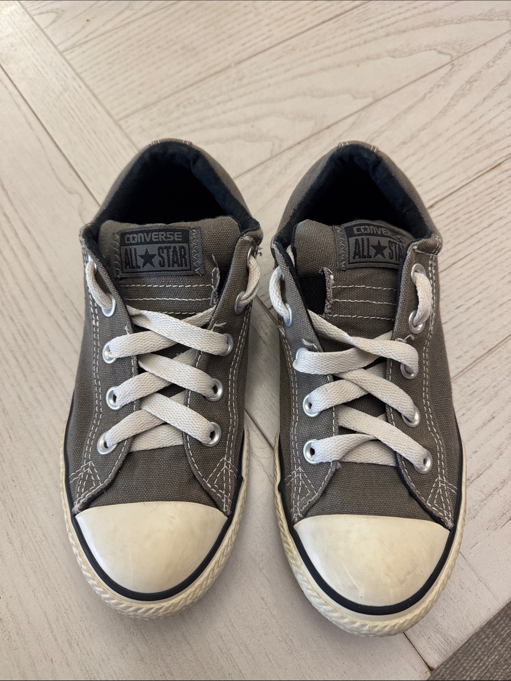 Converse Kids Low Top Sneakers in Gray and White